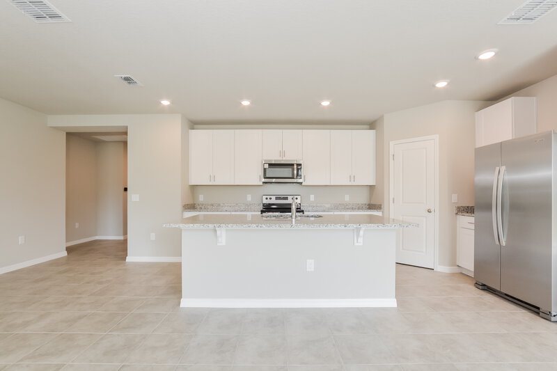 1,955/Mo, 1026 Oak Valley Drive Auburndale, FL 33823 Kitchen View 2