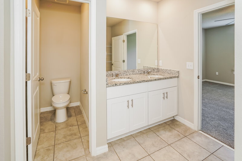 2,110/Mo, 1026 Oak Valley Drive Auburndale, FL 33823 Main Bathroom View