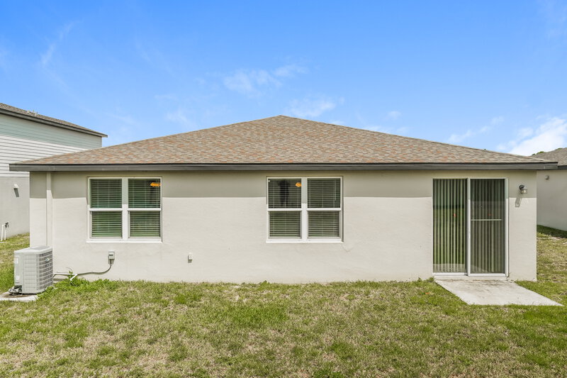2,110/Mo, 1026 Oak Valley Drive Auburndale, FL 33823 Rear View