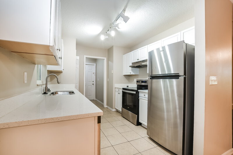 1,905/Mo, 628 Brooke Ct Clermont, FL 34711 Kitchen View