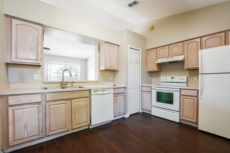 1,770/Mo, 10703 Aria Ct Clermont, FL 34711 Kitchen View