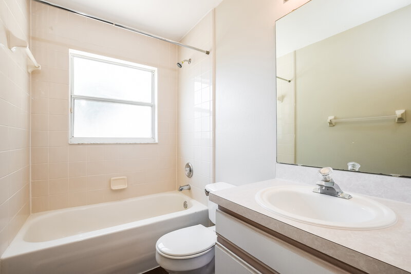 1,770/Mo, 10703 Aria Ct Clermont, FL 34711 Bathroom View