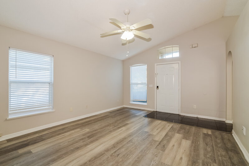 2,190/Mo, 5529 New Cambridge Rd Orlando, FL 32810 Living Room View