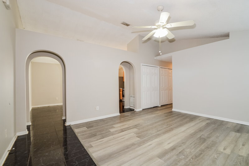 2,190/Mo, 5529 New Cambridge Rd Orlando, FL 32810 Living Room View 2