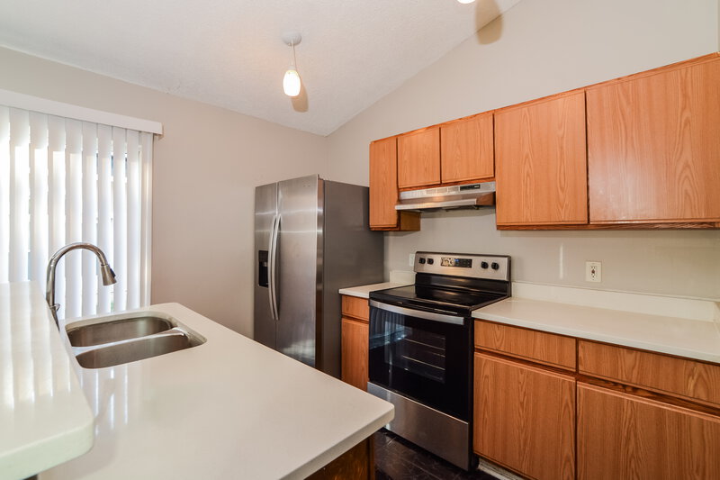 2,190/Mo, 5529 New Cambridge Rd Orlando, FL 32810 Kitchen View