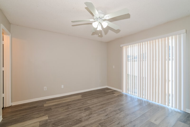 2,190/Mo, 5529 New Cambridge Rd Orlando, FL 32810 Main Bedroom View 2