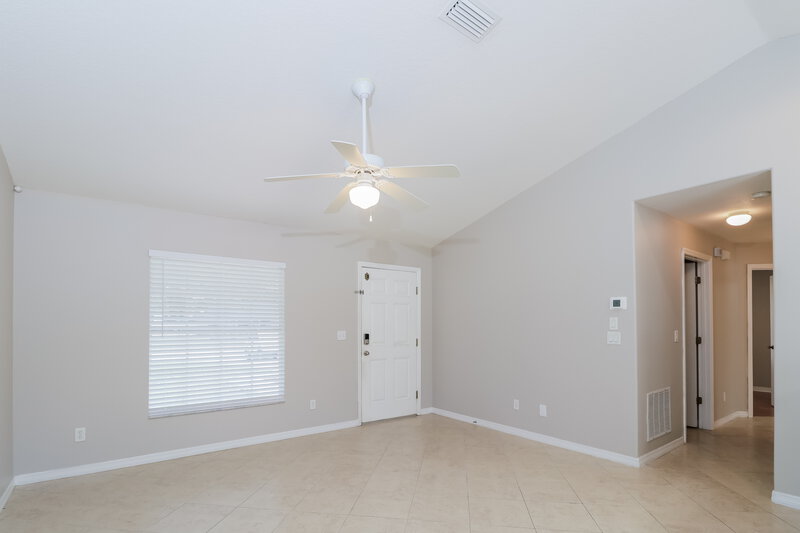 1,735/Mo, 34339 Shadewood Cir Leesburg, FL 34788 Living Room View 2