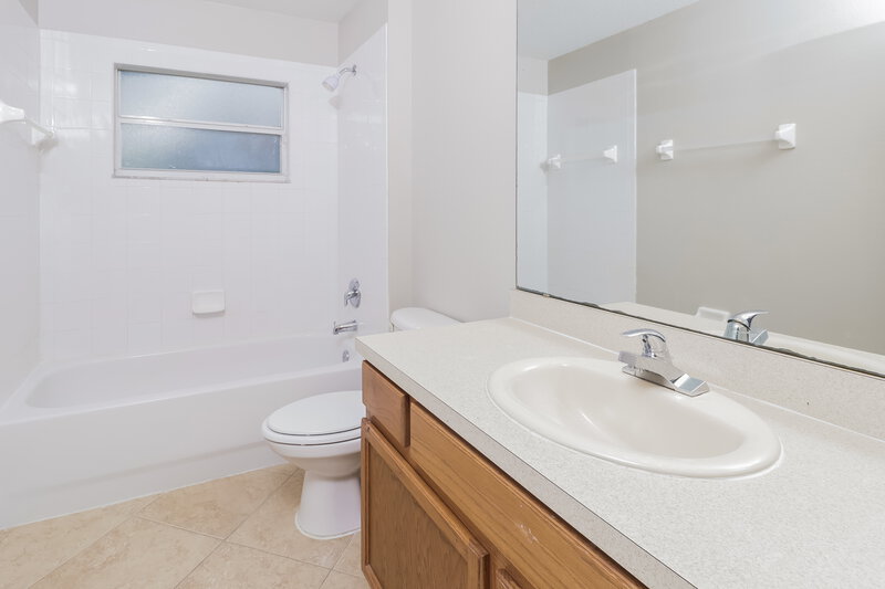1,735/Mo, 34339 Shadewood Cir Leesburg, FL 34788 Bathroom View