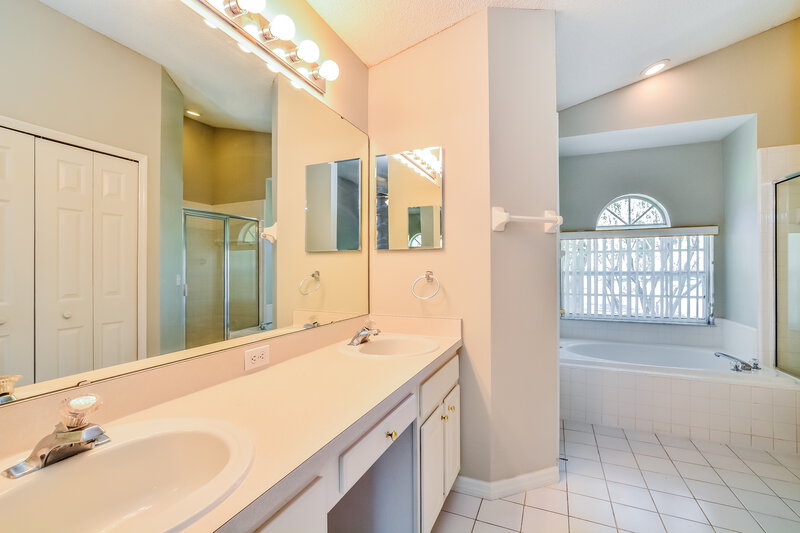2,240/Mo, 2297 Blake Way Ocoee, FL 34761 Main Bathroom View