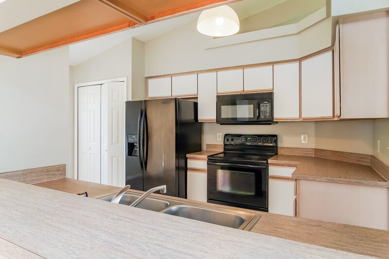 2,235/Mo, 10733 Siena Dr Clermont, FL 34711 Kitchen View 2