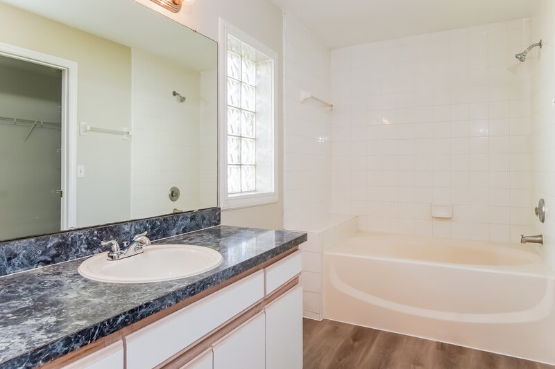 2,235/Mo, 10733 Siena Dr Clermont, FL 34711 Main Bathroom View