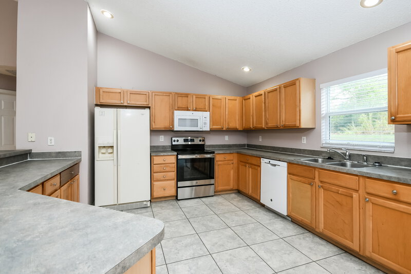 2,045/Mo, 1210 Demoiselle St Groveland, FL 34736 Kitchen View