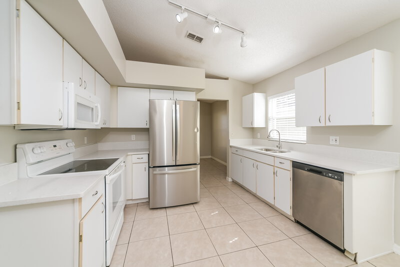 1,995/Mo, 1316 Whitewood Way Clermont, FL 34714 Kitchen View 2