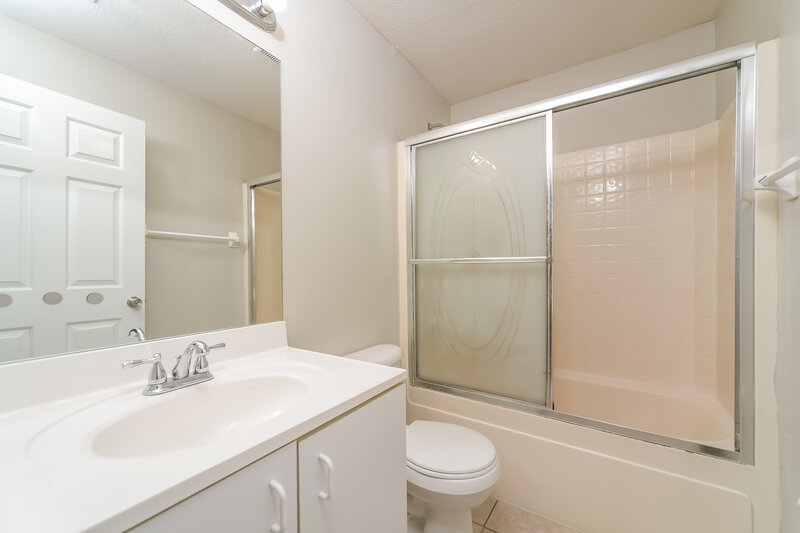 1,995/Mo, 1316 Whitewood Way Clermont, FL 34714 Bathroom View