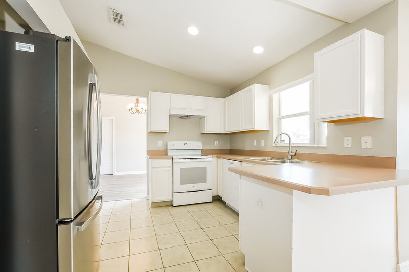 1,995/Mo, 1480 Muir Cir Clermont, FL 34711 Kitchen View