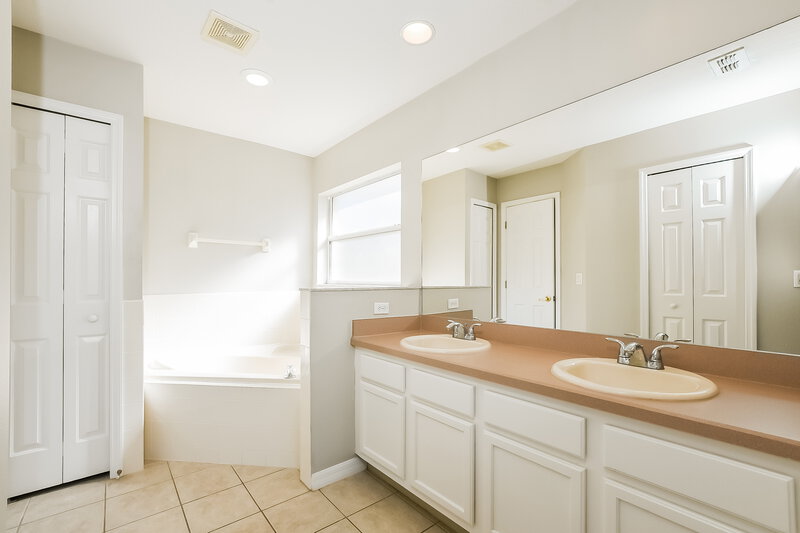 1,995/Mo, 1480 Muir Cir Clermont, FL 34711 Main Bathroom View
