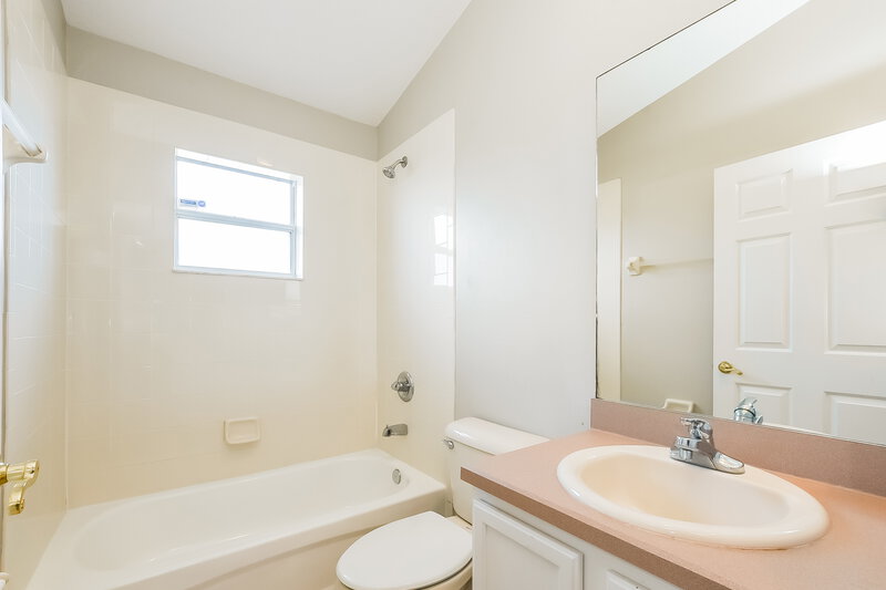 1,995/Mo, 1480 Muir Cir Clermont, FL 34711 Bathroom View