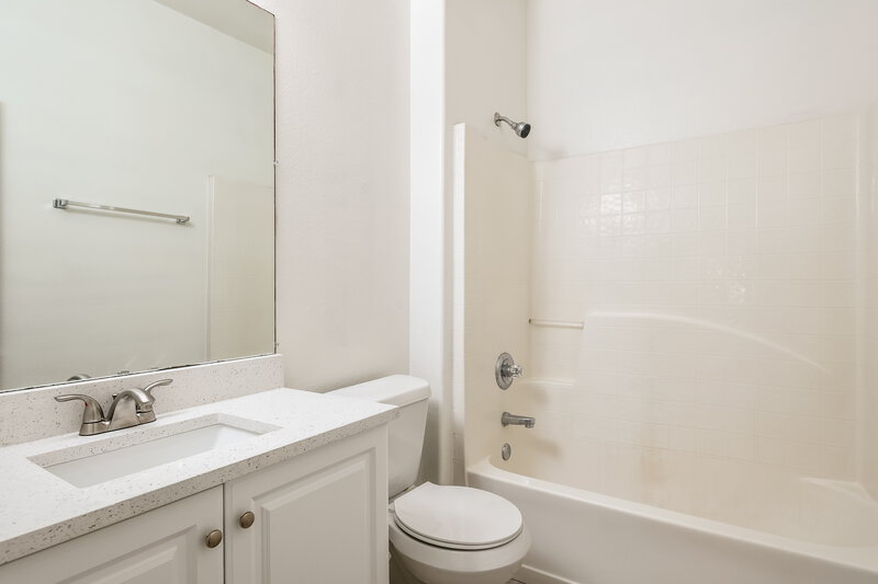 2,660/Mo, 6514 Pomeroy Cir Orlando, FL 32810 Bathroom View