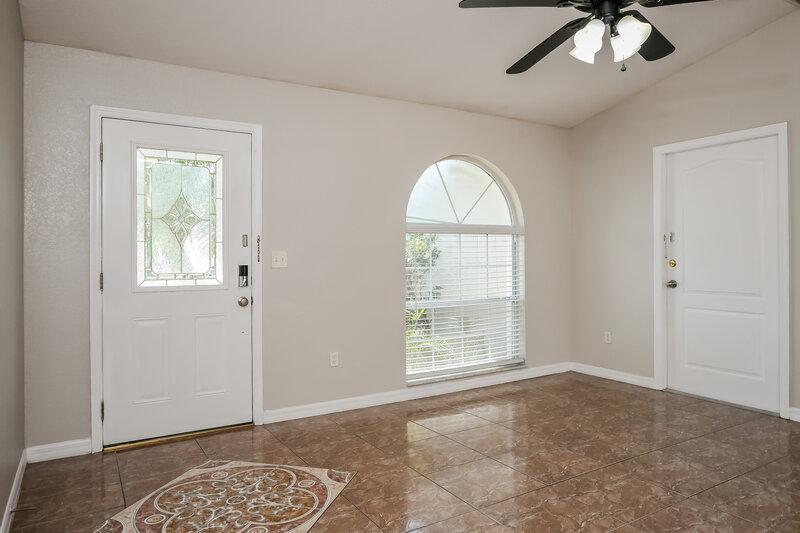 1,685/Mo, 711 Pelican Ct Poinciana, FL 34759 Living Room View 2