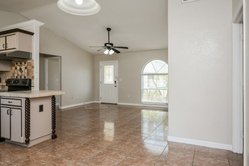 1,685/Mo, 711 Pelican Ct Poinciana, FL 34759 Dining Room View 2