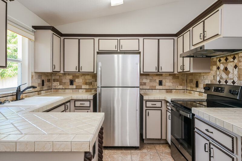 1,685/Mo, 711 Pelican Ct Poinciana, FL 34759 Kitchen View 2