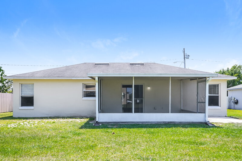 1,685/Mo, 711 Pelican Ct Poinciana, FL 34759 Rear View