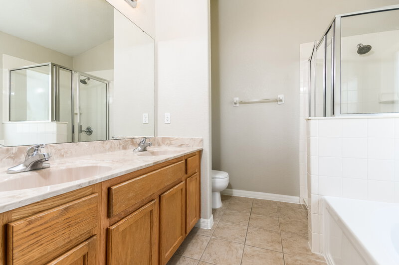 1,780/Mo, 202 Towerview Dr E Haines City, FL 33844 Main Bathroom View