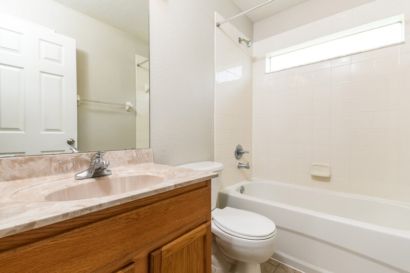 1,780/Mo, 202 Towerview Dr E Haines City, FL 33844 Bathroom View