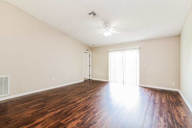 1,850/Mo, 338 Arlington Cir Haines City, FL 33844 Living Room View