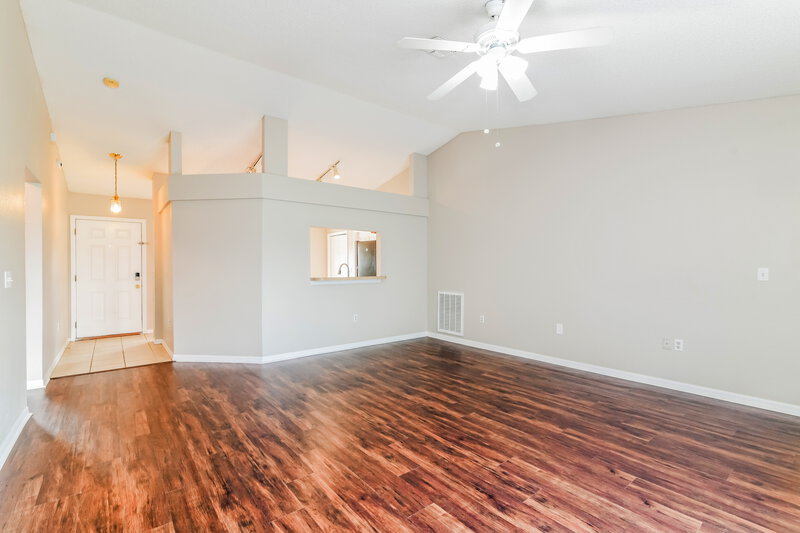 1,850/Mo, 338 Arlington Cir Haines City, FL 33844 Living Room View 2