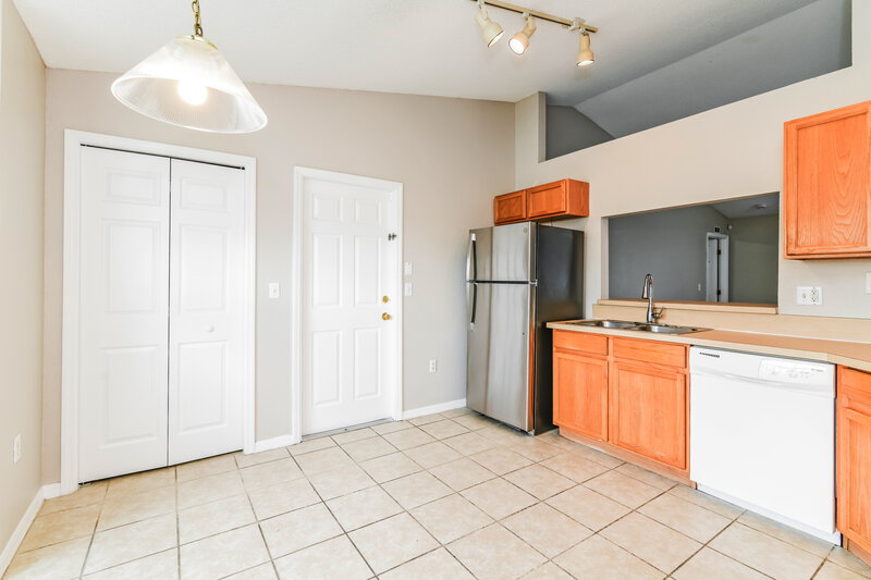 1,850/Mo, 338 Arlington Cir Haines City, FL 33844 Kitchen View 2