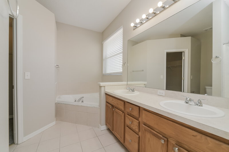 2,030/Mo, 1142 Dekleva Dr Apopka, FL 32712 Main Bathroom View