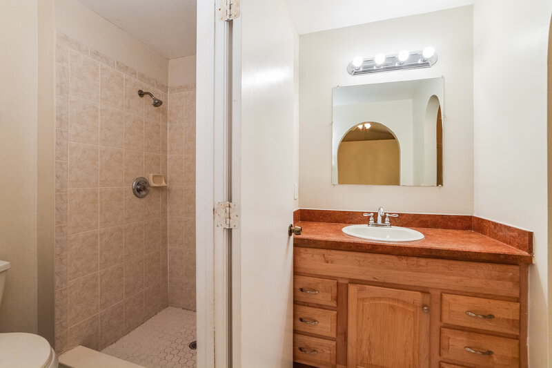 2,295/Mo, 8684 Foley Dr Orlando, FL 32825 Main Bathroom View