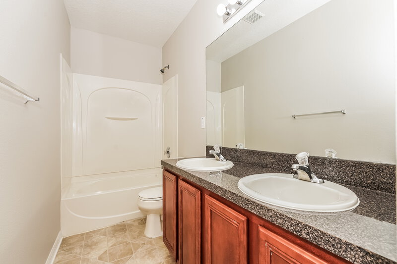 5,180/Mo, 321 Willowbay Ridge St Sanford, FL 32771 Bathroom View