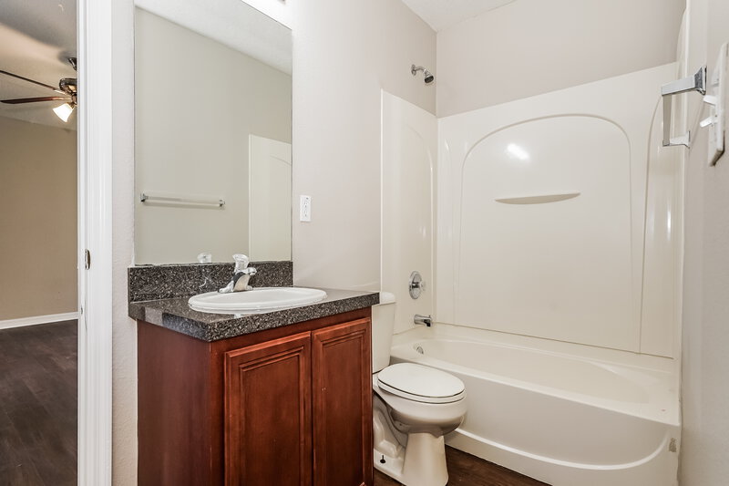 5,180/Mo, 321 Willowbay Ridge St Sanford, FL 32771 Bathroom View 2