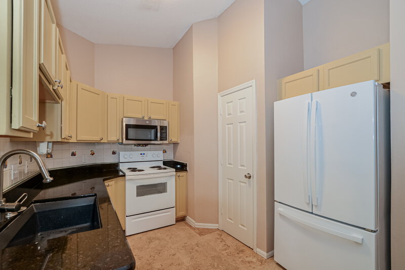 2,140/Mo, 1451 Stoneywood Way Apopka, FL 32712 Kitchen View 2