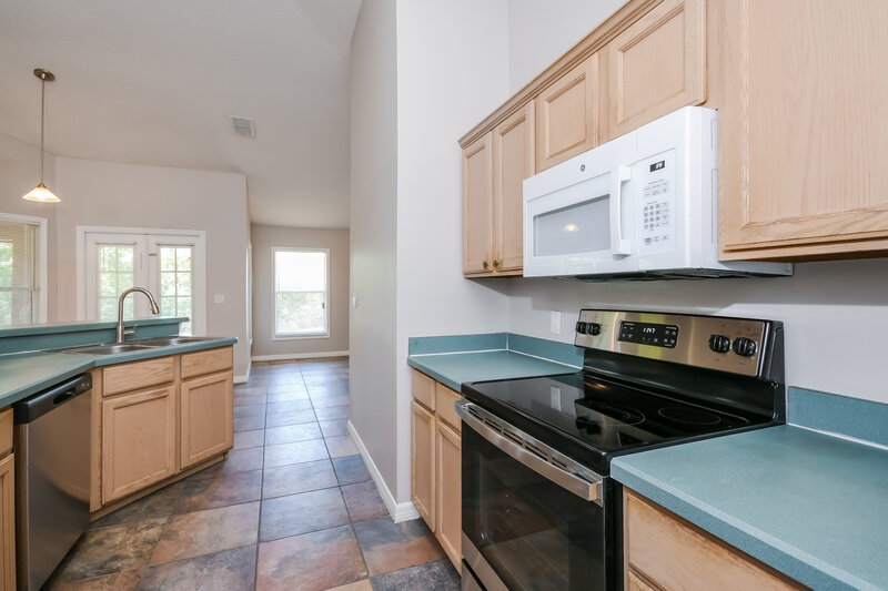 1,900/Mo, 329 Clermont Dr Kissimmee, FL 34759 Kitchen View 2