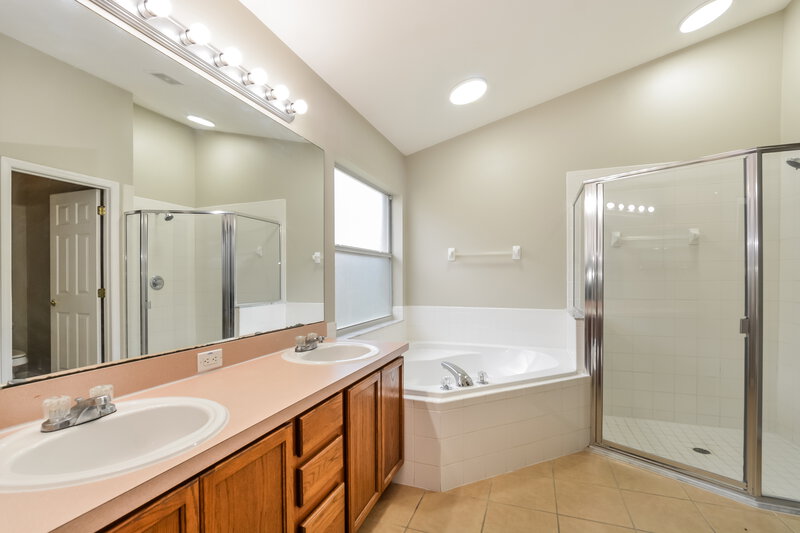 2,385/Mo, 891 McInnis Ct Kissimmee, FL 34744 Main Bathroom View