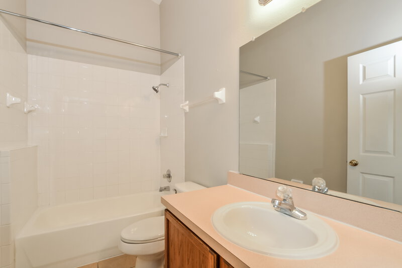 2,385/Mo, 891 McInnis Ct Kissimmee, FL 34744 Bathroom View