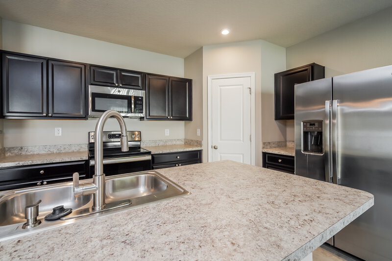 2,115/Mo, 1366 Haines Dr Winter Haven, FL 33881 Kitchen View