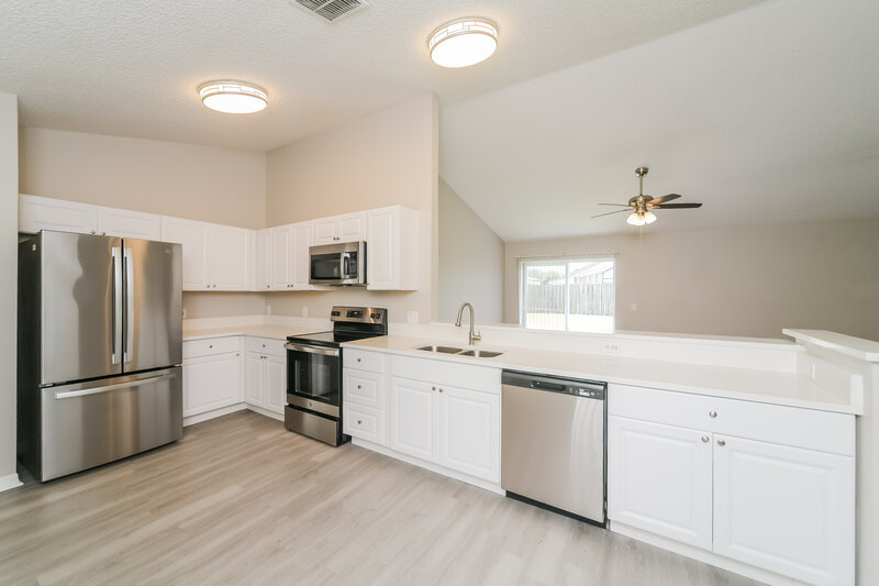 1,955/Mo, 5537 Willow Bend Trl Kissimmee, FL 34758 Kitchen View 2