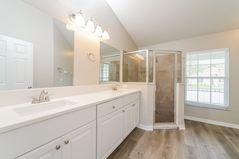 1,955/Mo, 5537 Willow Bend Trl Kissimmee, FL 34758 Main Bathroom View