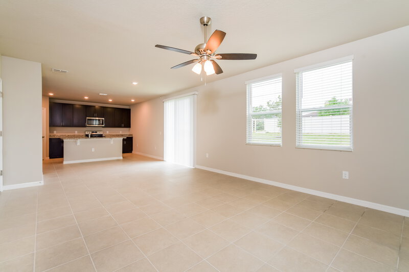 2,025/Mo, 1022 Oak Valley Drive Auburndale, FL 33823 Living Room View 2