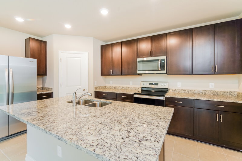 2,025/Mo, 1022 Oak Valley Drive Auburndale, FL 33823 Kitchen View