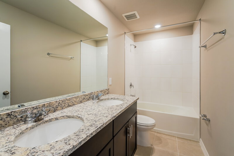 2,025/Mo, 1022 Oak Valley Drive Auburndale, FL 33823 Bathroom View