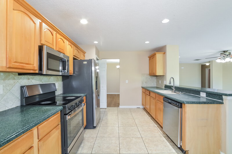 2,770/Mo, 1239 Juniper Hammock St Winter Garden, FL 34787 Kitchen View