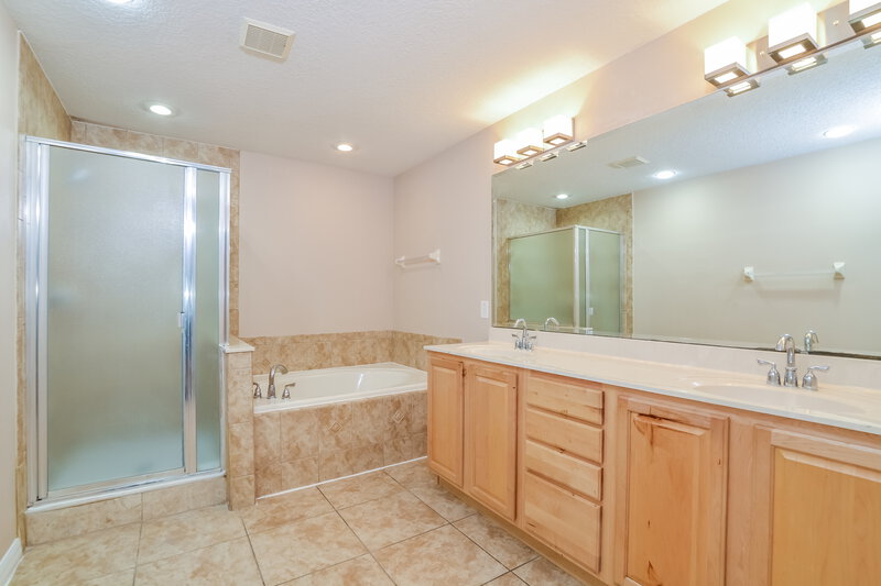 2,770/Mo, 1239 Juniper Hammock St Winter Garden, FL 34787 Main Bathroom View