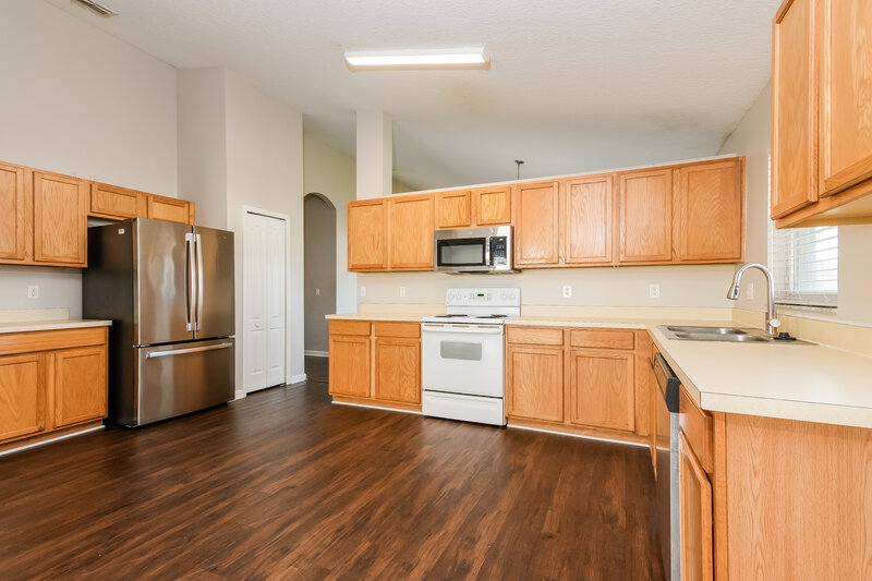 2,150/Mo, 3048 Merlot Way Clermont, FL 34714 Kitchen View 2