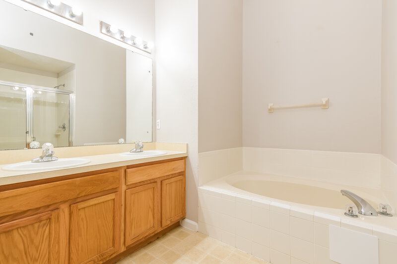 2,150/Mo, 3048 Merlot Way Clermont, FL 34714 Main Bathroom View
