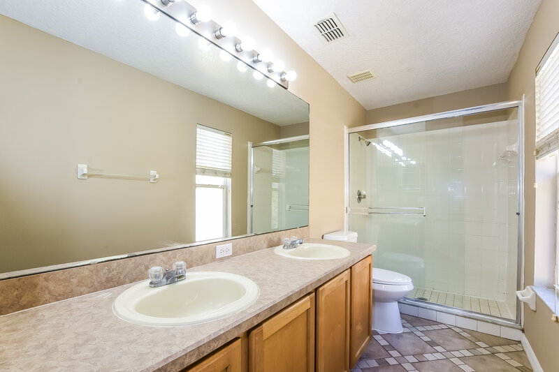 2,210/Mo, 2010 Stone Abbey Blvd Orlando, FL 32828 Main Bathroom View